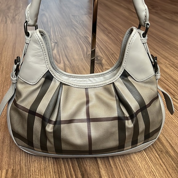 A40- π― % authentic Burberry shoulder bag - Picture 7 of 16
